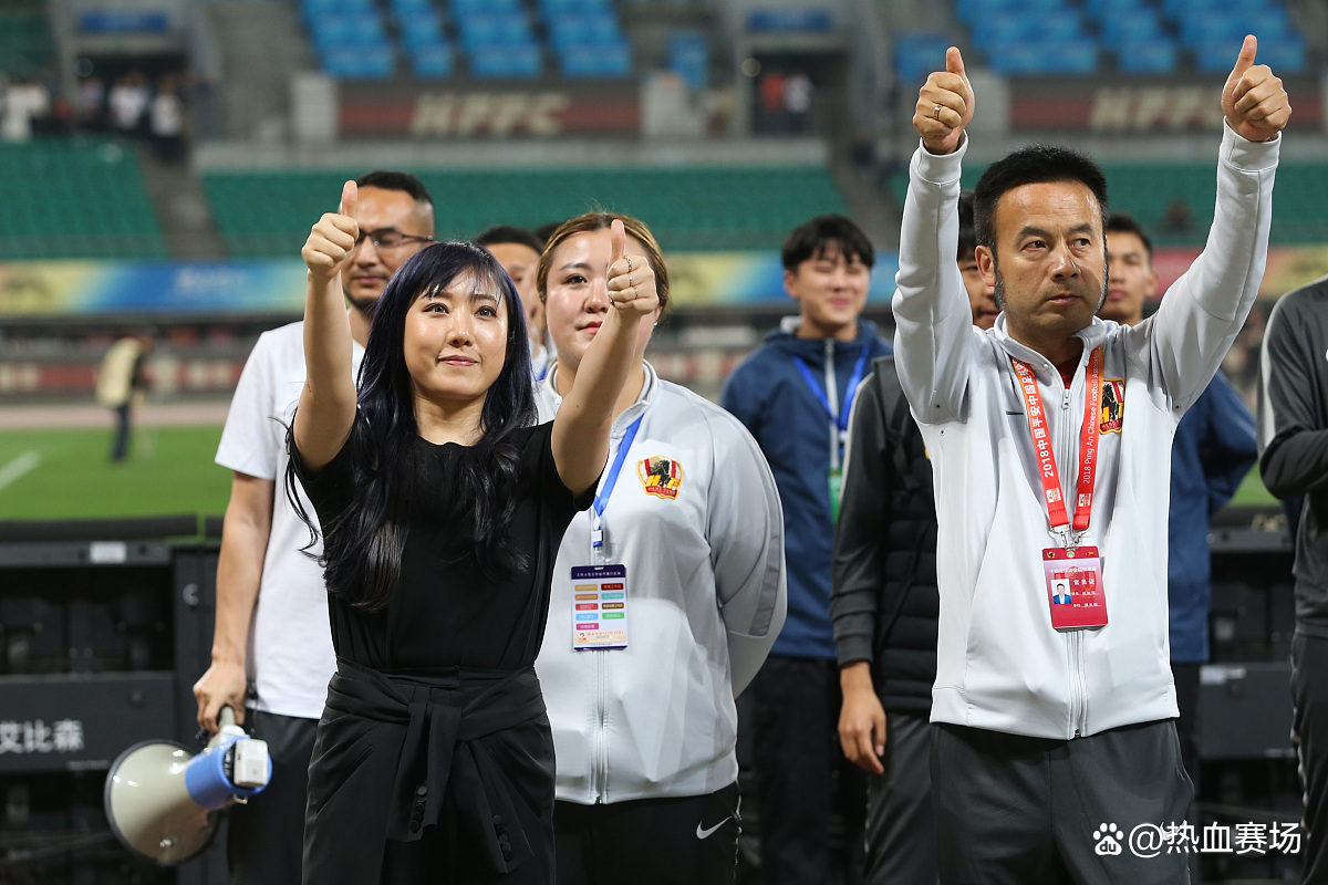 女足比赛中，中国队员徐某力挽狂澜