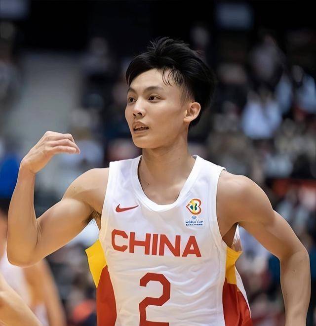 深圳男篮客场取得关键胜利，士气高涨